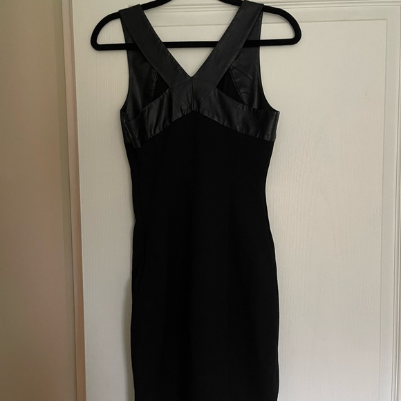 Stunning vintage supermodel inspired dress with faux leather detailing - Picture 2 of 2